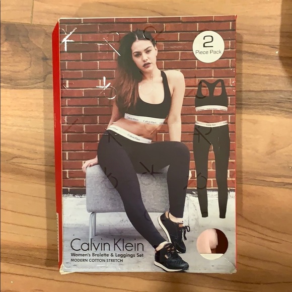 Calvin Klein Yoga Set - Picture 2 of 2